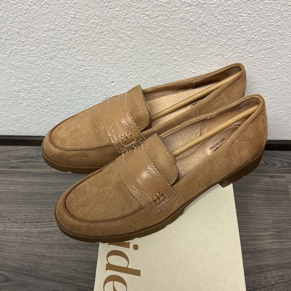 LIFESTRIDE London Slip-on Loafers - Picture 9 of 10